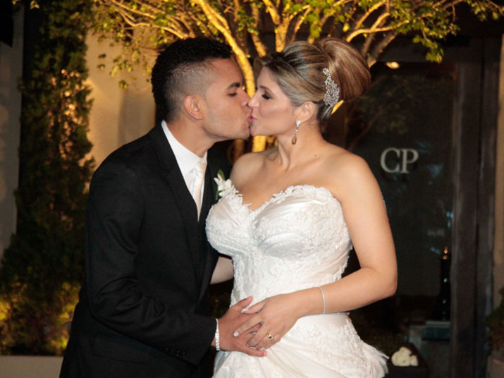 O atacante ex-Corinthians é casado com a modelo Dani Souza