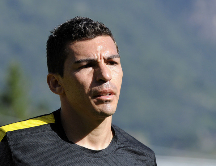 A linha reta da sua sobrancelha já tinha sido notada quando o zagueiro ainda atuava na Juventus, da Itália