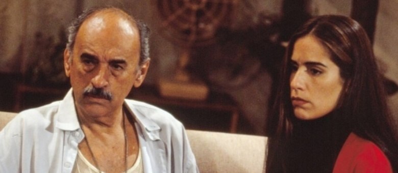 Sebastião VasconcellosEm 2013, os 86 anos, o ator de Mutantes (2008) morreu de choque séptico. Seus papéis de maior destaque foram em Tieta (1989) — interpretou Zé Esteves, o pai da protagonista Beth Faria — e em Mulheres de Areia (1993) — era Floriano, pai das gêmeas Ruth e Raquel, interpretadas por Glória Pires. Em 2004, ele se despediu da Globo na novela Cabocla