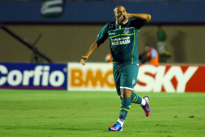 Walter chegou ao Goiás em 2012, para a disputa da Série B. Foi revelado pelo Internacional, e logo transferido para o Porto, de Portugal. Não conseguindo se firmar por lá, veio por empréstimo para o Cruzeiro, no começo do ano de 2012. Jogou pouco, fez apenas três gols e acabou sendo afastado, por causa de seu peso 'exagerado', pelo até então técnico cruzeirense Celso Roth. Melhor para o clube esmeraldino. Walter acabou acertando com o clube goiano e hoje, em 2013, no Brasileirão, é o principal destaque do time, com cinco gols e deixando para trás grandes artilheiros dos clubes rivais