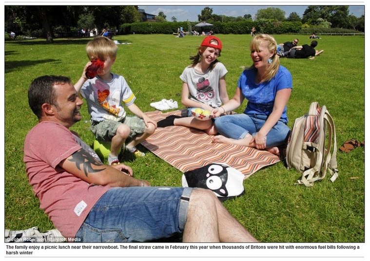 A rotina de Duncan e Debra também mudou. Ele, que antes era motorista de caminhão, agora assumiu as tarefas domésticas enquanto, durante o dia, a esposa trabalha em um café. A família afirma que a mudança fortaleceu os laços e que só se arrependem de não tê-lo feito antes