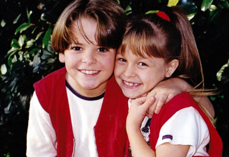 Em Chiquititas, Carla Diaz contracenou com Thiago Oliveira, que hoje é seu grande amigo. Os dois também trabalharam juntos em O Clone (Globo) e hoje dividem o palco em Um Chorinho Para Dona Baratinha. Além de atuarem na peça, Carla e Thiago enfrentam o desafio de serem produtores pela primeira vez. Feliz com tanto trabalho, a loirinha revelou que é maravilhoso voltar a dividir a cena com Thiago