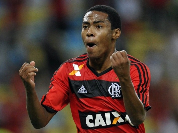 Destaque do Flamengo na atualidade, Elias brilhou intensamente no Timão até 2010