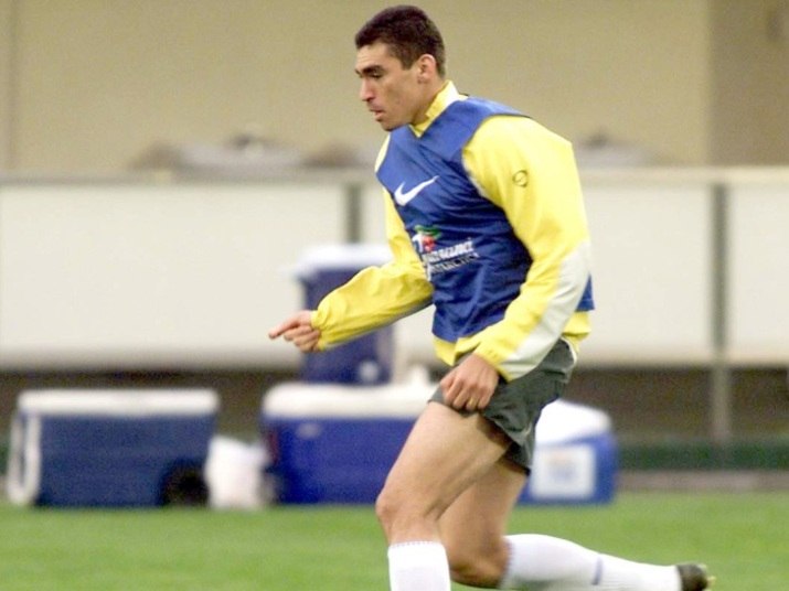 O zagueiro Lucio fez história na seleção brasileira e grandes times da Europa como o Bayern de Munique e a Inter de Milão. O pensamento de qualquer equipe seria que ele seria um bom reforço para a zaga de qualquer equipe no Brasileirão