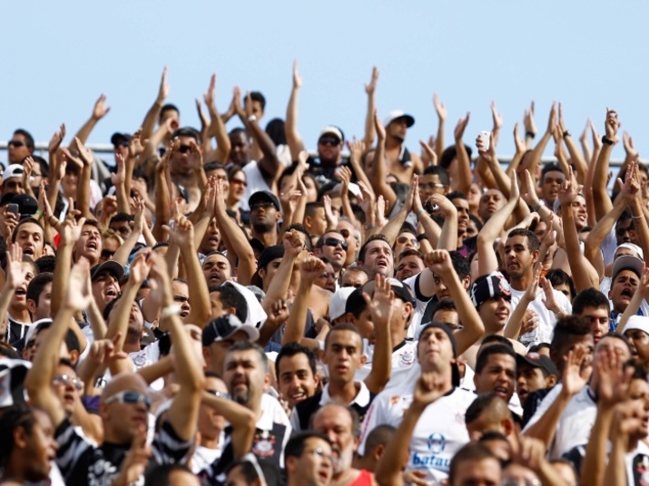 

Já o Corinthians teve uma torcida 14 % menor em relação ao
último estudo e ocupa apenas a 91º colocação. O Timão, no entanto, lidera a
torcida entre os clubes brasileiros com um público médio de 25.222 pagantes e
66% de ocupação do estádio

Barcos entra em canoa furada e vê ex-companheiros se darem bem