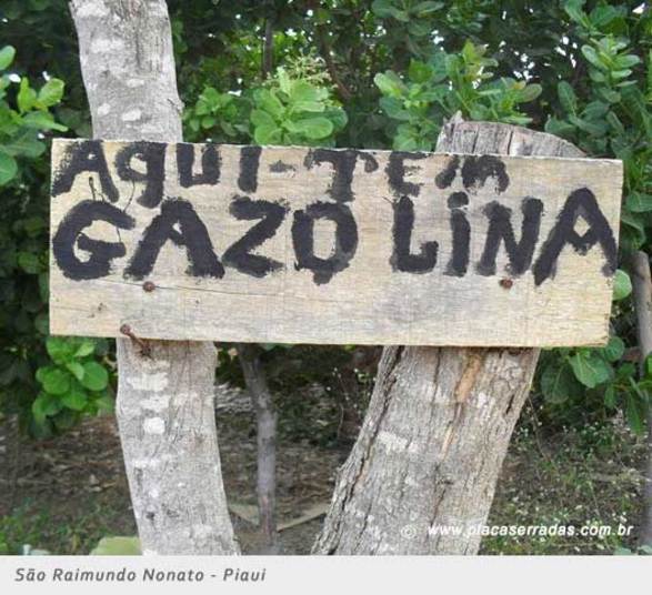 Ah, o Brasil... Nós amamos o nosso país até pelos seus problemas. Andando por aí, é muito fácil encontrar uma placa com algum errinho de português. Visitamos o placaserradas.com e reunimos as mais engraçadas delas. Você vai lamentar o nível da educação dos responsáveis. Mas também vai rir um bocaco. Já abasteceu o seu carro?