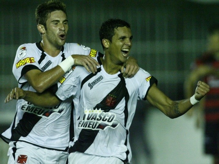 O Vasco da Gama (substituto do São Paulo, que tem que disputar a Sul-Americana) é outro time que jogará a segunda partida em casa — seu adversário será o Nacional-AM, que eliminou a Ponte e o Coritiba. O Vasco vai poder fazer o segundo jogo da sua série contra o time amazonense em São 
Januário.Ainda sertão definidas as
 datas exatas para cada partida da Copa BR