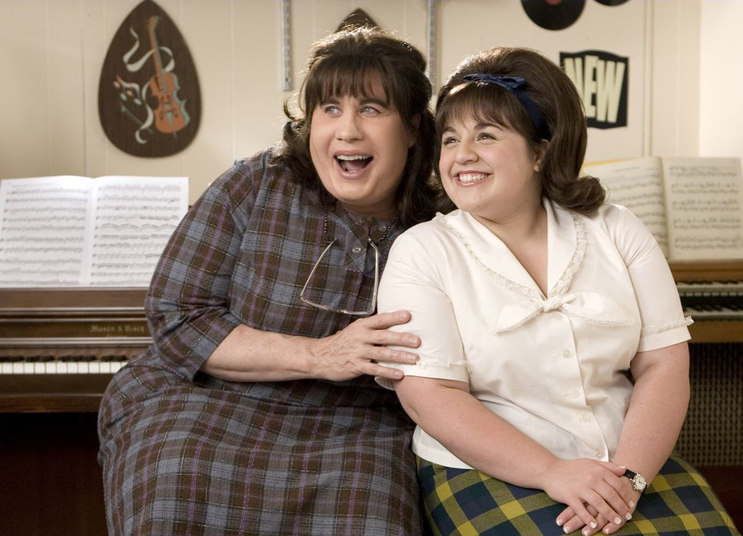 

John Travolta subiu no salto para
viver Edna Turnblad no musical Hairspray – Em Busca da Fama (2007). Além
de ter engordado para o papel, o ator ficou superconvincente como mulher 

