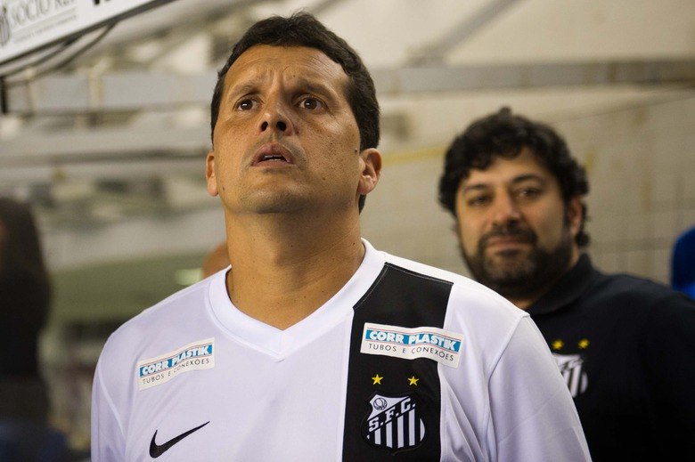 Claudinei Oliveira está no cargo de técnico do Santos desde o dia 31 de 
maio, quando Muricy Ramalho foi demitido. O treinador vinha ocupando o 
posto interinamente
