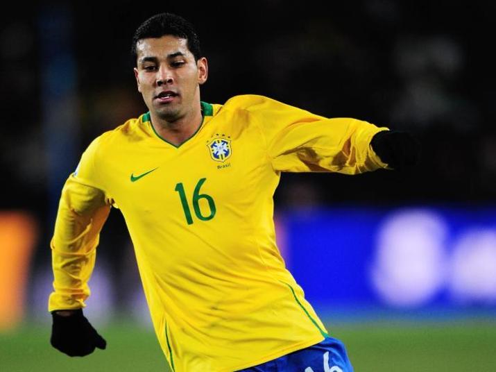 O primeiro reforço indicado pelo técnico Mano Menezes foi o lateral-esquerdo André Santos, titular na Copa das Confederações, em 2009, e peça chave no esquema de Mano na Série B.  O time rubro-negro conta com o jogador até junho de 2015, mas caso o jogador mande bem, nada impede que seja renovado. Justiça bloqueia R$ 40 milhões referentes à venda de Bernard