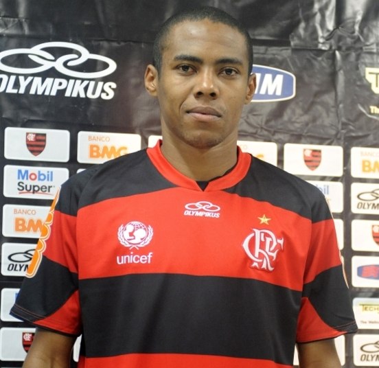 O Flamengo foi o terceiro clube campeão de contratações do mercado da bola para a temporada 2013. Elias, que chegou a ser cotado pelo Fluminense e Internacional, também fazia parte do elenco que conquistou o título da série B pelo timão. Nada como ter jogadores de confiança no elenco para ter sucesso, não é Mano? Mulher de grandalhão inglês vai ganhar mais de R$ 122 mil para participar de reality de dança