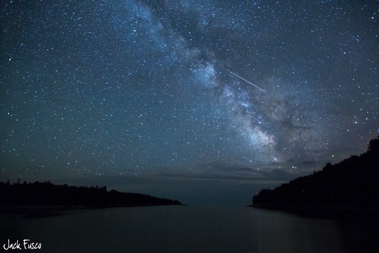 A chuva de meteoros Perseidas é um evento que acontece todos os anos e 
enche o céu com raios de luz, conhecidos como estrelas cadentes. O 
efeito, que é visualmente impressionante, é apenas a 'ponta do iceberg' 
quando se trata de meteoros batendo na atmosfera da Terra...