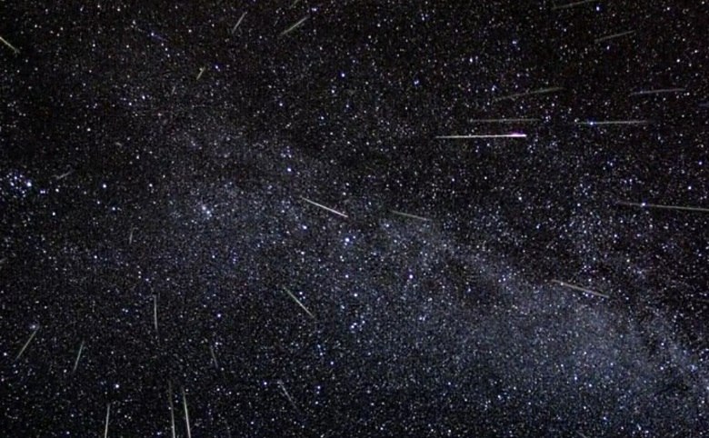 A chuva de meteoro de Perseidas nunca desagrada os fãs de astronomia A chuva de meteoro de Perseidas nunca desagrada os fãs de astronomia