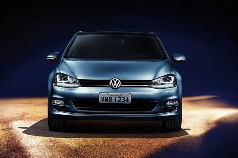 







A aguardada nova geração do Golf chega às lojas brasileiras no fim de setembro, mas desde a confirmação oficial da vinda do modelo, em agosto, a Volkswagen faz suspense com os preços. Para desfazer o mistério, a reportagem de R7 Carros ligou em várias concessionárias pelo País para saber o que todos querem saber: quanto vai custar o novo Golf no Brasil?Quer saber tudo sobre carros? Acesse www.r7.com/carros