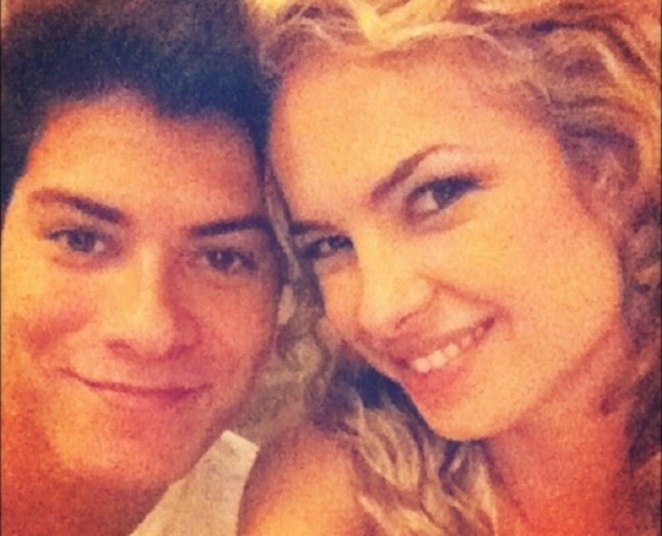 Arthur também teve um romance marcante com Lua Blanco. O casal 
recebeu até mesmo o fofo apelido de LuAr. Até hoje alguns fãs pedem que 
eles voltem a namorar