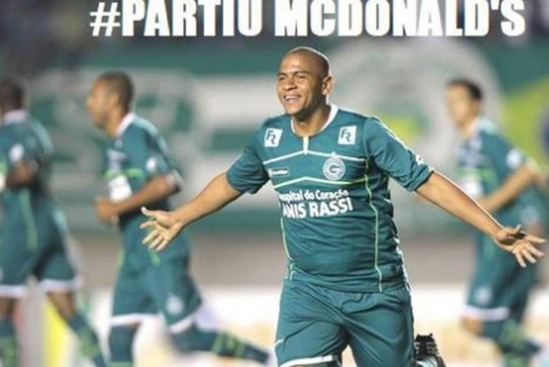 A última vítima de Walter foi o goleiro Roberto, da Ponte Preta. O atacante esmeraldino marcou o único gol da vitória do time goiano contra a equipe de Campinas. Operação nos dentes transforma Ronaldinho Gaúcho em sósia do Máskara