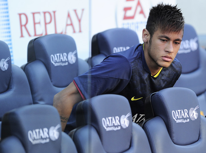 No último domingo, o mundo estava de olho na primeira partida oficial de Neymar pelo Barcelona. Porém, o técnico argentino Tata Martino deixou o brasileiro no banco de reservas alegando que ele ainda não está em boas condições físicas