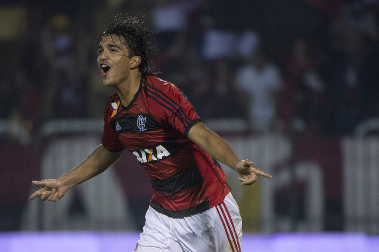 Mais um que não agradou tanto é Marcelo Moreno. Boliviano que já passou por Cruzeiro e Grêmio, muitas vezes é escalado como reserva no Flamengo. Mesmo assim, o jogador ganha cerca de R$ 300 mil por mês