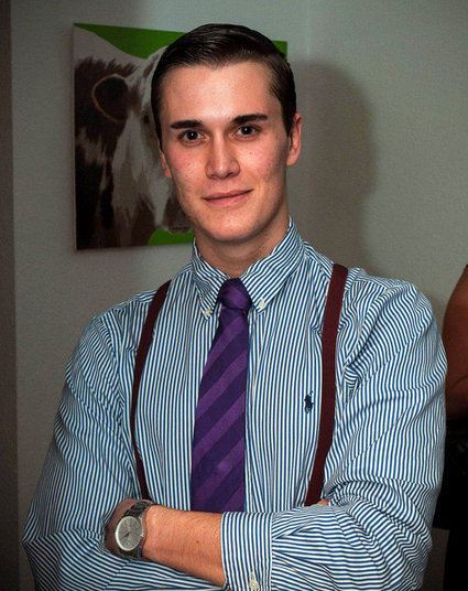 Um estagiário de 21 anos de idade foi encontrado morto no dia 15 de agosto em sua residência, em Londres. Ele teve uma convulsão após ter trabalhado por 72 horas seguidas no Bank of America Merrill Lynch, segundo testemunhas. A imprensa internacional relata que o corpo de Moritz Erhardt foi encontrado já sem vida pelos seus colegas de residência