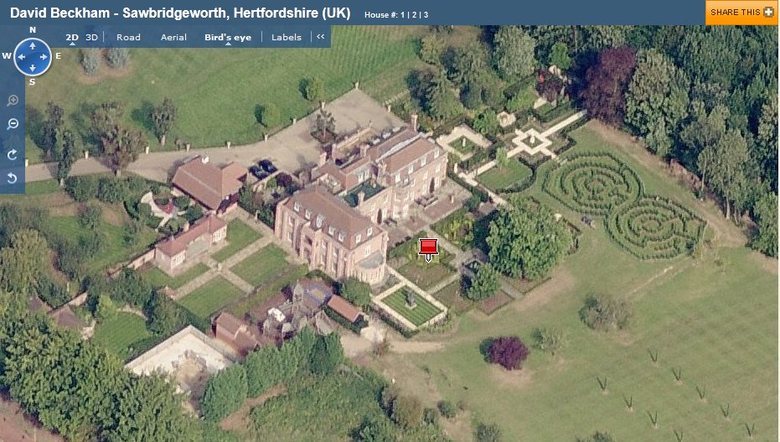 O ex-jogador Beckham possui diversas casas. Uma delas fica na Inglaterra, perto de Londres, e tem piscina interior e exterior, além de um minizoológico