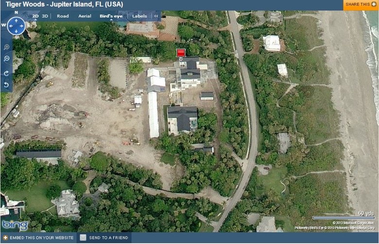Tiger Woods, um dos maiores golfistas da história, possui uma bela mansão situada em Jupiter Island, Flórida. Estima-se que o preço da casa do jogador seja de mais de R$146 milhões Tiger Woods, um dos maiores golfistas da história, possui uma bela mansão situada em Jupiter Island, Flórida. Estima-se que o preço da casa do jogador seja de mais de R$146 milhões