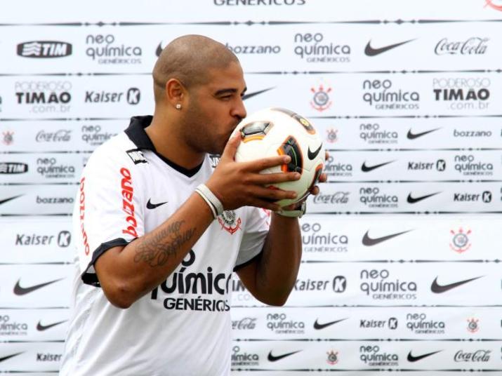 

A
última vez que Adriano defendeu um clube profissionalmente foi em abril de
2012, quando ainda defendia o Corinthians

