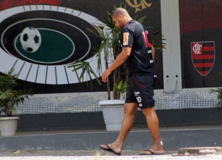 No mesmo ano, em agosto, Adriano anunciou retorno ao Flamengo, clube que
 o revelou para o futebol em 2000 e pelo qual foi campeão brasileiro em 
2009, ainda assegurando artilharia da competição nacional. Três meses 
depois, novamente por problemas disciplinares, deixou o time rubro-negro
 sem sequer disputar um jogo