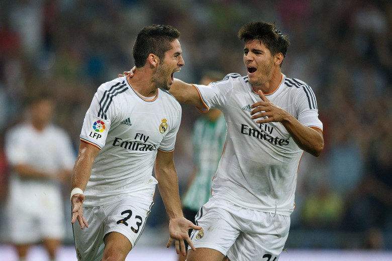 

O Real se transformaria no maior gastão pelo fato de já ter
levado o meia Isco e o volante Illarramendi pagando cerca de R$ 100 milhões em
cada jogador. No total, sem contar com Bale, o time merengue já gastou mais de
R$ 230 milhões

