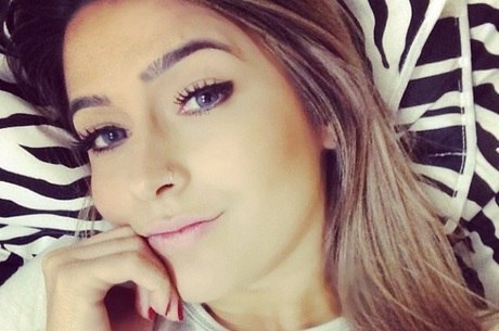 Camila Braga postou foto ao acordar neste domingo (25)
