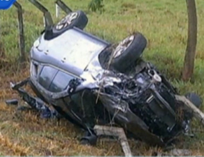 No último sábado (24), o ex-jogador de futebol, Freddy Rincón, se envolveu em um grave acidente automobilístico, na Colômbia. O colombiano fazia o trajeto entre as cidades de Cali e Andalucía quando colidiu com uma carreta. O ex-atleta foi socorrido rapidamente pela equipe de emergência e levado ao Hospital San Jose, em Buga, onde foram constatadas fraturas múltiplas e um corte na cabeça