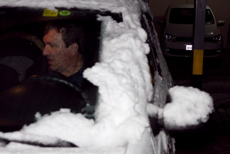 Neve na cidade de Caxias do Sul (RS), na madrugada desta terça-feira (27)