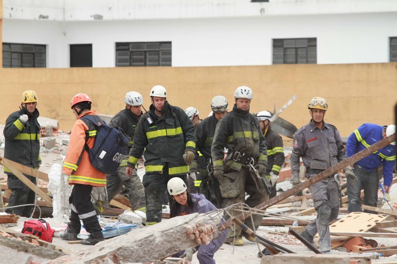 Sete pessoas morreram no desabamento de um prédio em construção
 na avenida Mateo Bei, em São Mateus, zona leste de São Paulo, na manhã 
desta terça-feira (27). Vinte e duas pessoas já foram socorridas
