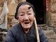 O nome dessa mulher é Zhang Ruifang e ela é notícia aqui em Esquisitices desde a época em que tinha um chifre só. Sim... Isso na testa dela é um chifre de verdade, mas, como se não bastasse isso, ela ainda ganhou mais outro.Veja aqui: Chinesa ganha mais um chifre na testa