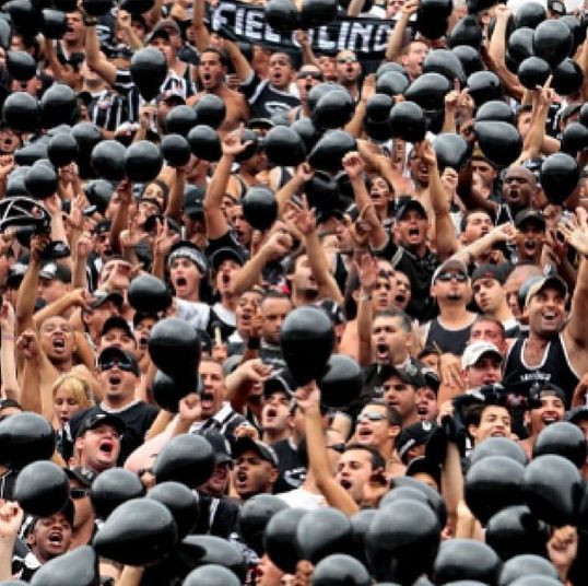 Depois de marcar dois gols, no último domingo (1º), no Pacaembu, Pato compartilhou sua alegria no Instagram e também parabenizou o Timão pelo aniversário do clube— Hoje é um dia muito especial! Sou muito agradecido por ser tão bem recebido na nação! Eu sou mais um louco nesse bando de apaixonados! Parabéns Corinthians e torcida pelos 103 anos de glórias! #vaiCorinthians #parabéns 