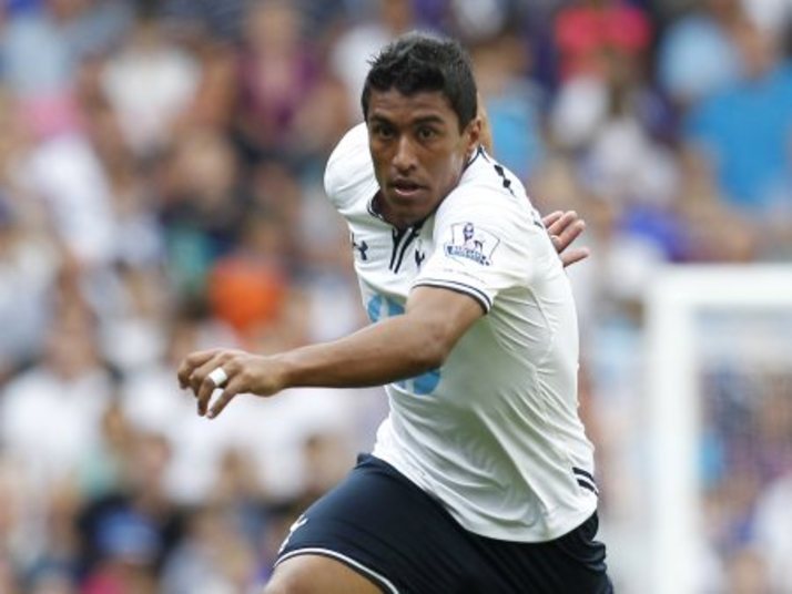 Mesmo fechado, o Mercado da Bola sempre está pegando fogo, com especulações que não acabam mais. Recentemente, a imprensa espanhola noticiou que Paulinho, ex-Corinthians, e que atualmente defende o Tottenham, estaria na lista de reforços do Real Madrid. Em território espanhol, o volante da seleção brasileira seria rival do craque Neymar. Veja a seguir outras negociações que podem bombar o mundo das negociações no futebol