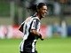 Em entrevista para a Rádio Grenal, Roberto Assis, irmão e agente de Ronaldinho Gaúcho, meio-campo do Atlético-MG, afirmou que o atleta cumprirá o contrato até o final do ano, mas que não sabe se ele renovará com o Galo em 2014. Apenas disse que é difícil que o jogador saia do Brasil
