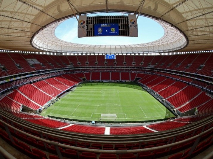 Após a publicação da matéria, a Coordenadoria de Comunicação para a Copa rebateu a informação de que o estádio Mané Garrincha seja o mais caro do Mundial.Não procede que o Estádio Nacional de Brasília Mané Garrincha é o mais caro do Mundial. Diferentemente da maioria dos estádios que sediarão jogos da Copa do Mundo, como o Maracanã, que passou por uma reforma, o estádio da capital federal foi totalmente reconstruído. Qualquer comparação do investimento realizado no Mané Garrincha em relação aos demais estádios não pode ser feita apenas baseada em valores absolutos da obra. Ou seja, não se pode comparar arenas diferenciadas, que possuem características próprias. Muito menos se comparar gastos com reformas com investimento em uma arena totalmente nova, com capacidade para 72 mil pessoas. O investimento total no Estádio Nacional de Brasília Mané Garrincha é de R$ 1,4 bilhão, valor que ainda pode ser reduzido para R$ 1,2 bilhão em virtude do abatimento de créditos do Regime Especial de Tributação para Construção, Ampliação, Reforma ou Modernização dos Estádios de Futebol (Recopa)'