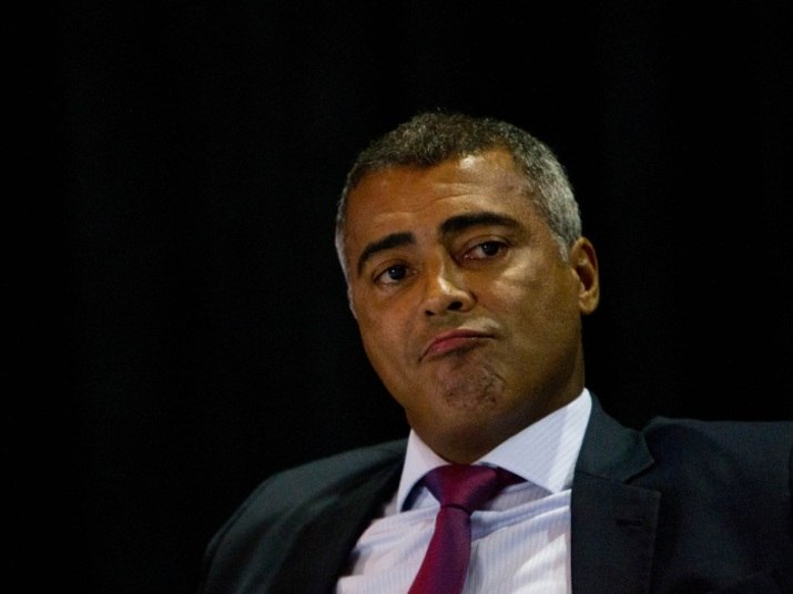 O baixinho Romário se envolveu em mais uma polêmica. Desta
vez, Jorge Messi, o pai do craque Lionel Messi, disse que vai processar o
ex-boleiro e hoje político por declarações nas redes sociais dizendo que o
argentino sofre de síndrome de Asperger, uma forma leve de autismo. Confira