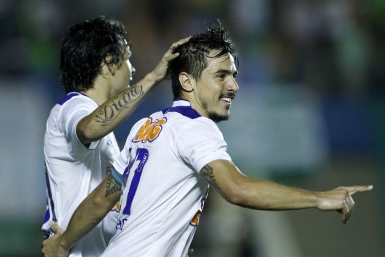 

Depois de derrotar o Botafogo na última rodada do Campeonato
Brasileiro, o Cruzeiro abriu sete pontos de vantagem em relação ao clube
carioca. O clima de ‘já ganhou’, que pode ser criado dentro do clube, pode ser
outro perigo ao título da equipe mineira

