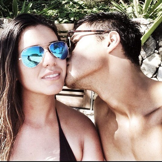 Micael Borges e Heloisy Oliveira estão juntos desde o início deste ano. Apaixonados, eles trocam juras de amor nas redes sociais. Além de ser papai, Mica vive um ótimo momento profissional. Fazendo shows pelo País, o cantor voltará a atuar nas minisséries bíblicas da Record e fará uma participação especial no terceiro episódio do projeto