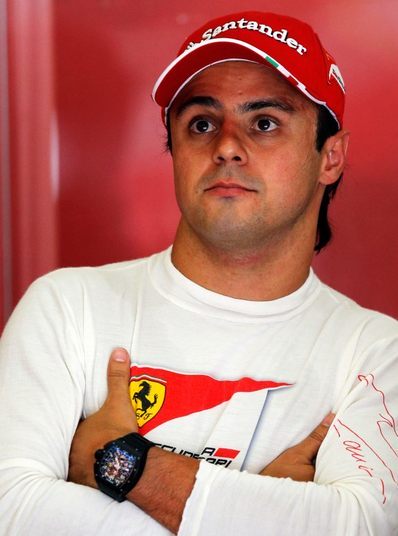 Felipe Massa também se pronunciou sobre o acidente de seu ex-companheiro de Ferrari. Por meio de sua conta no Instagram, o piloto brasileiro prestou sua solidariedade ao alemão.&nbsp;— Estou rezando para Deus te proteger, irmão! E que você tenha uma rápida recuperação, Michael!&nbsp;