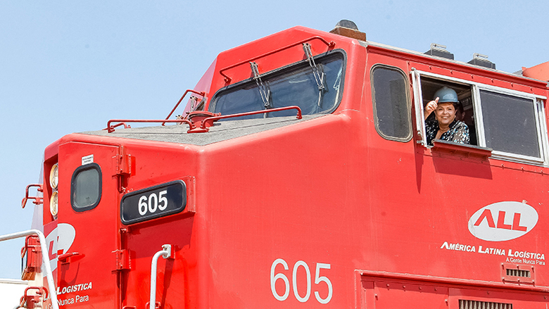 Nesta semana, a presidente Dilma Rousseff participou da conclusão da Ferronorte, no trecho da ferrovia que liga Alto Araguaia-Rondonópolis, cidades do Mato Grosso. A presidente assumiu o comando do trem e brincou de maquinista 