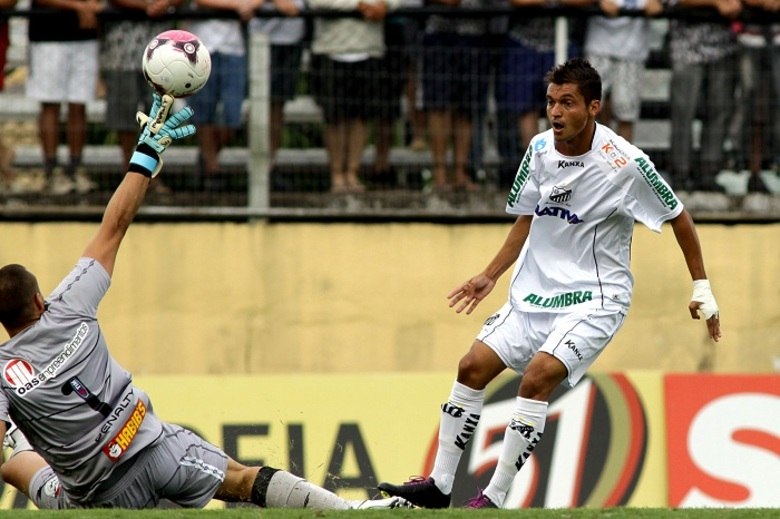 Antes de fechar com o Corinthians, Diego teve passagens por
Atlético-MG e Ceará, entre outros. Sobre o motivo de não ter dado certo nesses
clubes, Macedo acredita que era jovem demais.

— Eu acho que no momento eu era muito jovem,
acabei fazendo umas besteiras, coisas que eu não devia, hoje sou mais
experiente