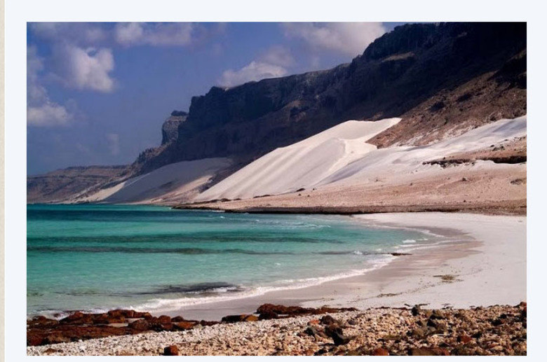 O ambiente
hostil da ilha inclui praias de areia branca, cavernas de calcário e montanhas
altíssimas