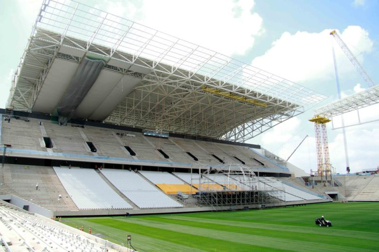 Parte das arquibancadas já tem cadeiras instaladas. O estádio do Timão atendeu a normas rígidas da Fifa e será ultramoderno