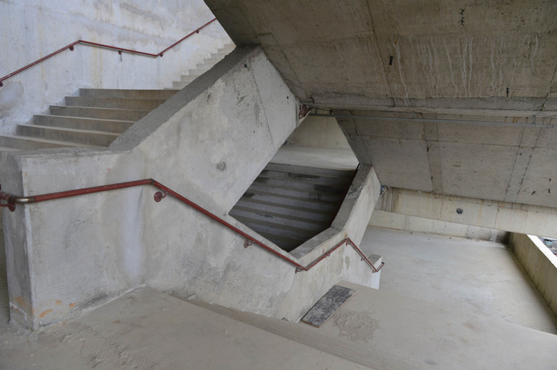 No estádio do Palmeiras, as escadas que dão acesso às arquibancadas já estão prontas. Os dois estádios também terão elevadores