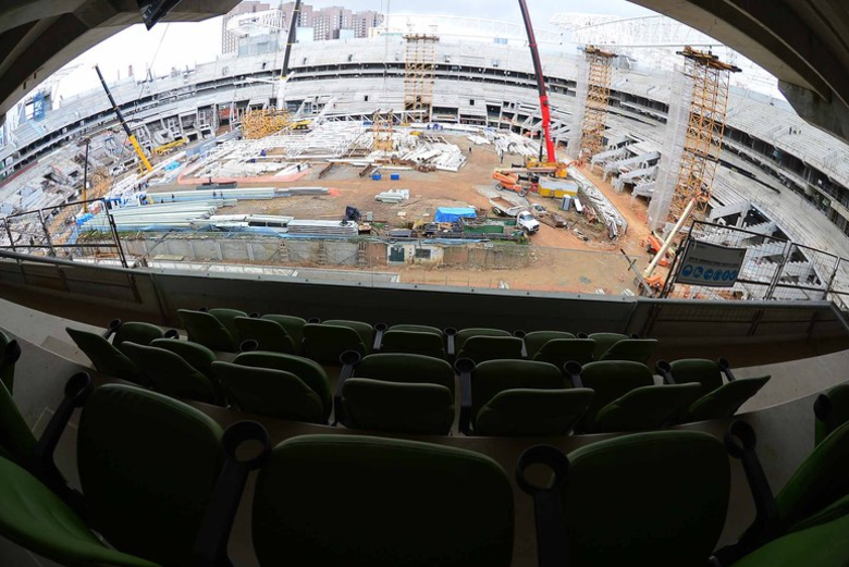 O estádio do Palmeiras ganhou mais um anel de arquibancadas para receber os torcedores...
        