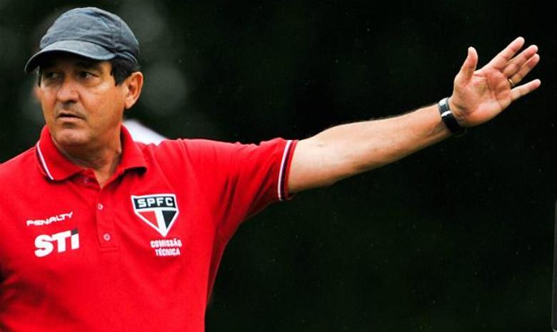 Faltando 14 rodadas para o fim do Campeonato Brasileiro, o São Paulo depende de 
mais seis vitórias e um empate para atingir 46 pontos, projeção que, nas
 contas de sua comissão técnica, é suficiente para evitar o rebaixamento
 à segunda divisão