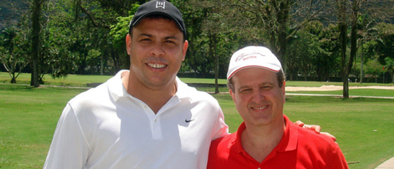  Questionado nesta quinta-feira (10) sobre a polêmica com os jogadores que mudam de seleção, o ex-jogador Ronaldo afirmou que 'adoraria' ver o argentino Messi ou o português Cristiano Ronaldo defendendo o Brasil