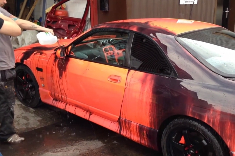 O termo define elementos que se modificam de acordo com a temperatura ambiente. Na verdade, o que provoca a reação na pintura do Skyline é a temperatura da água, e não o líquido em siSaiba tudo sobre carros! Acesse www.r7.com/carros